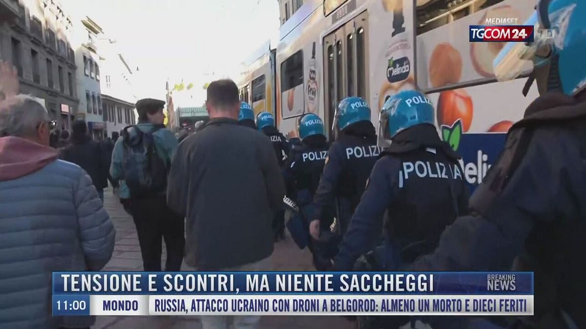 Breaking News delle 11.00 | Tensione e scontri, ma niente saccheggi