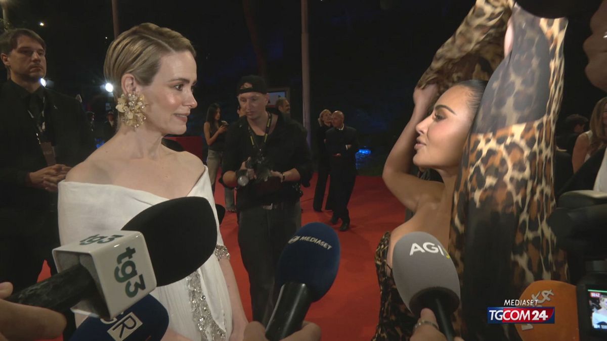 12.00 KIM KARDASHIAN CHIUDE LA FESTA SRV