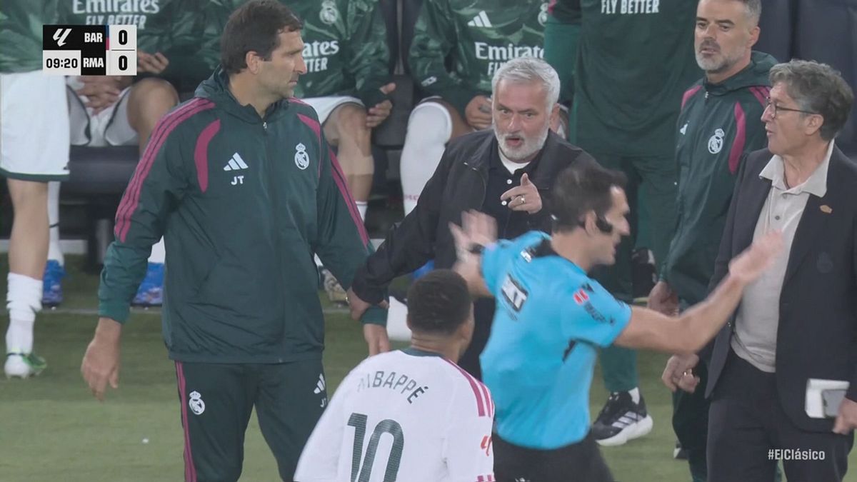 Minuto 9, Mourinho è già in piedi: "Protesta e fischi per…"