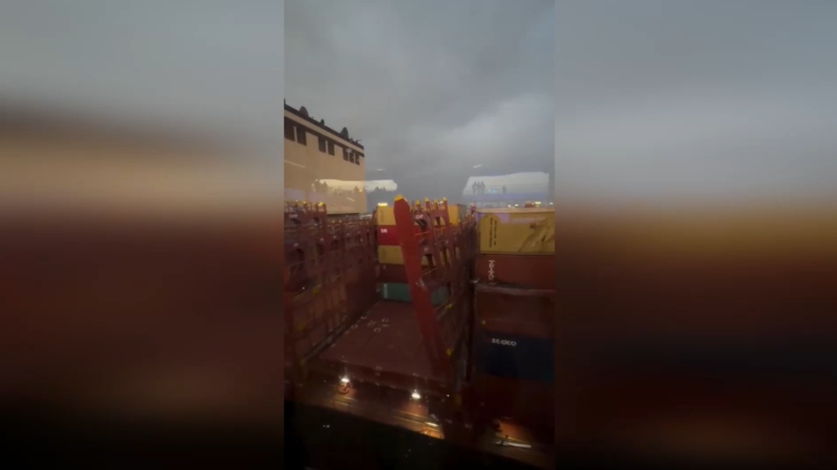 Nave da crociera si scontra con una portacontainer al porto di Bremerhaven