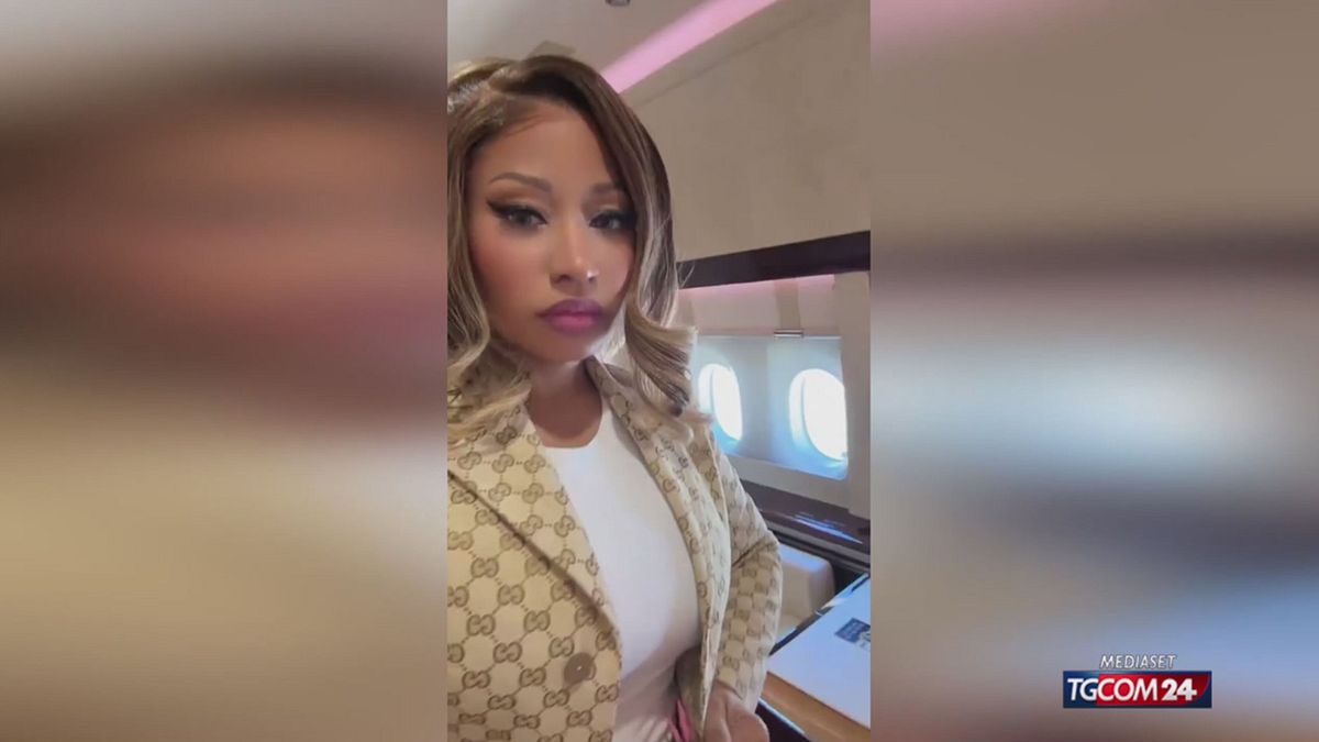 Nicki Minaj gira un video a bordo dell'Air Force One