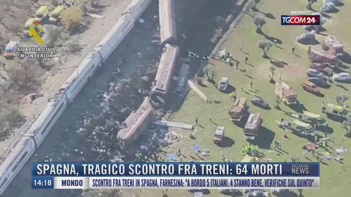 Breaking News delle 14.00 | Spagna, tragico scontro fra treni: 64 morti