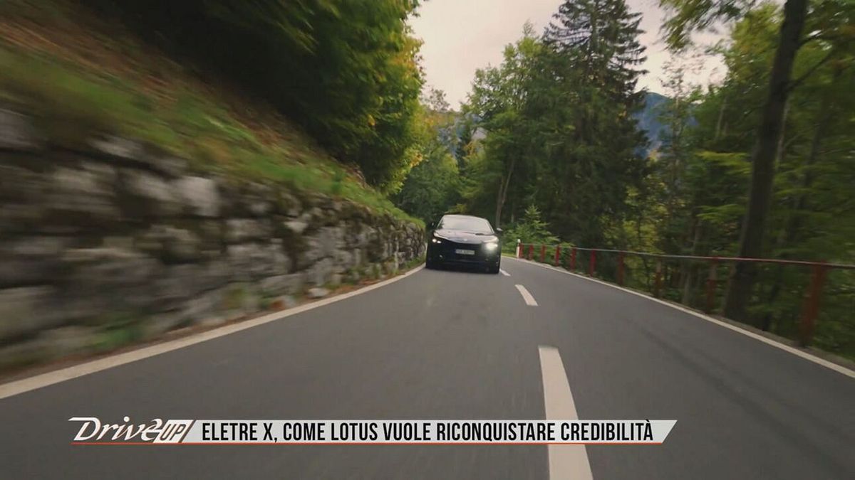 Lotus Eletre X, un SUV ibrido con prestazioni da hyper-car