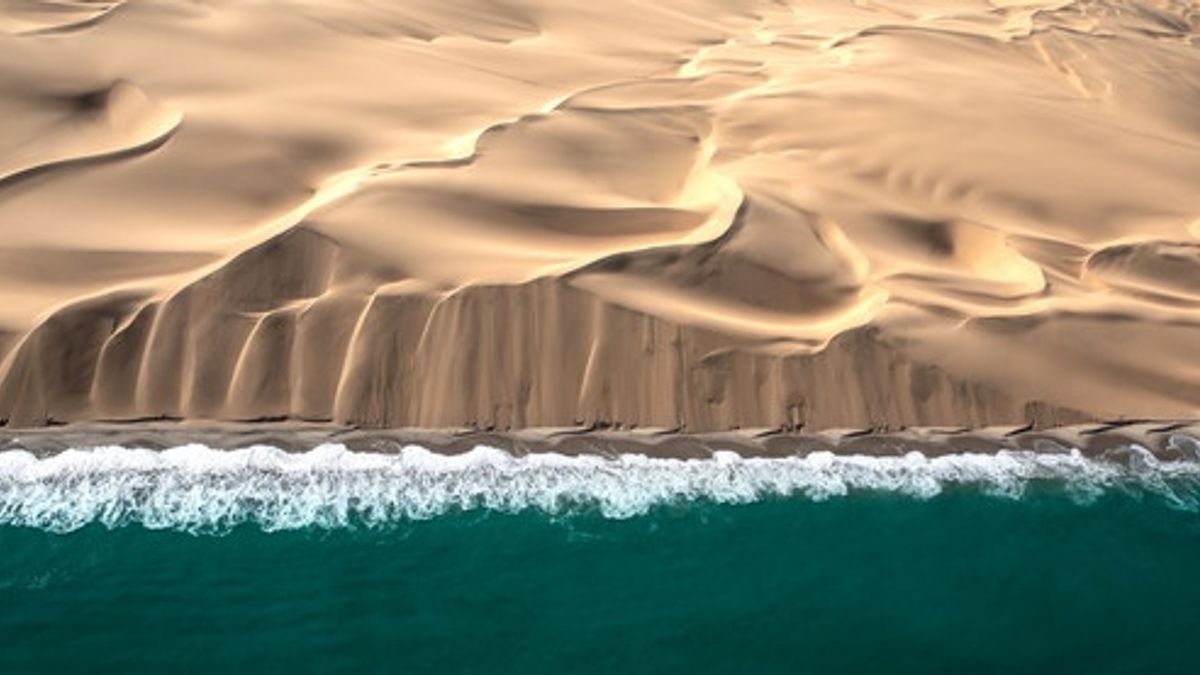  Skeleton Coast, Namibia 