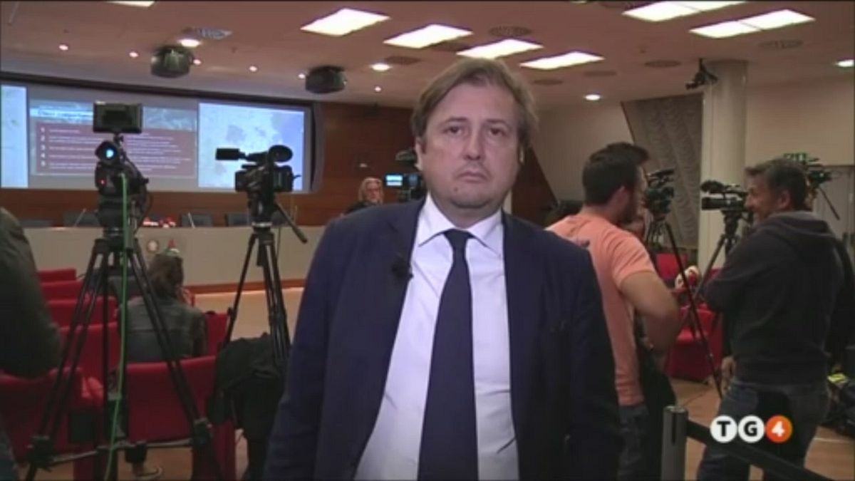 Il viceministro della Salute Pierpaolo Sileri al Tg4: "Noi siamo stati i primi a fare blocchi dei voli della Cina, la diffusione di un virus non conosce confini, dobbiamo contenere i focolai"