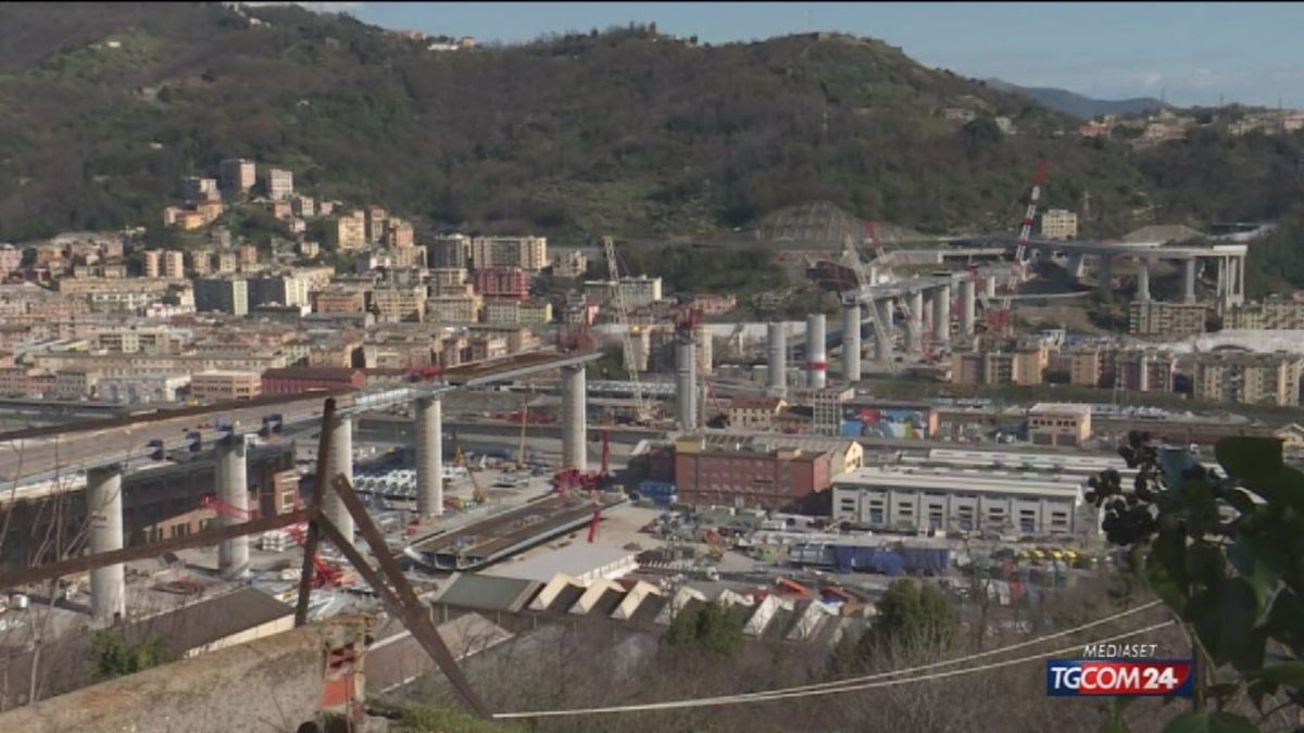 Ponte di Genova, i lavori non si fermano: montata la campata centrale