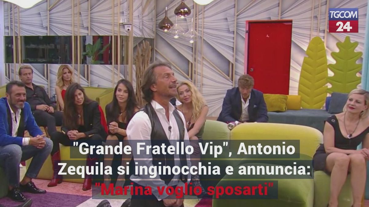 "Grande Fratello Vip", Antonio Zequila si inginocchia e annuncia: "Marina voglio sposarti"