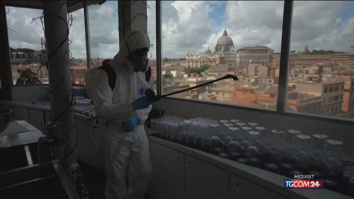 Coronavirus, proibiti i pranzi a buffet al ristorante