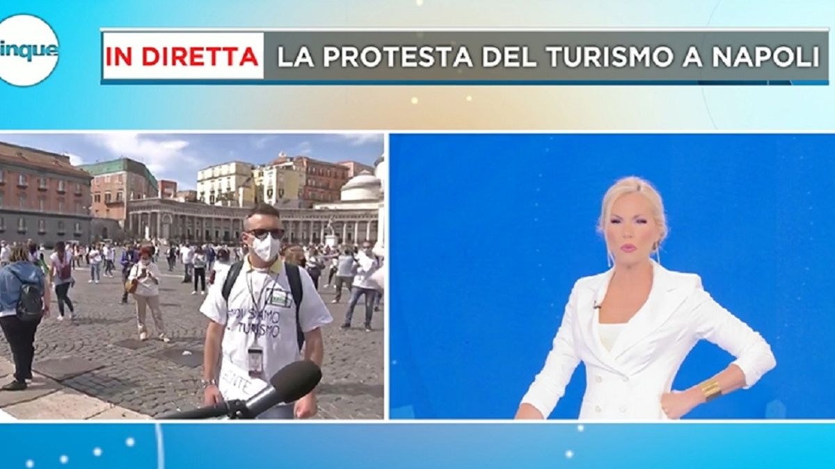 Coronavirus, a Napoli in piazza i lavoratori del turismo