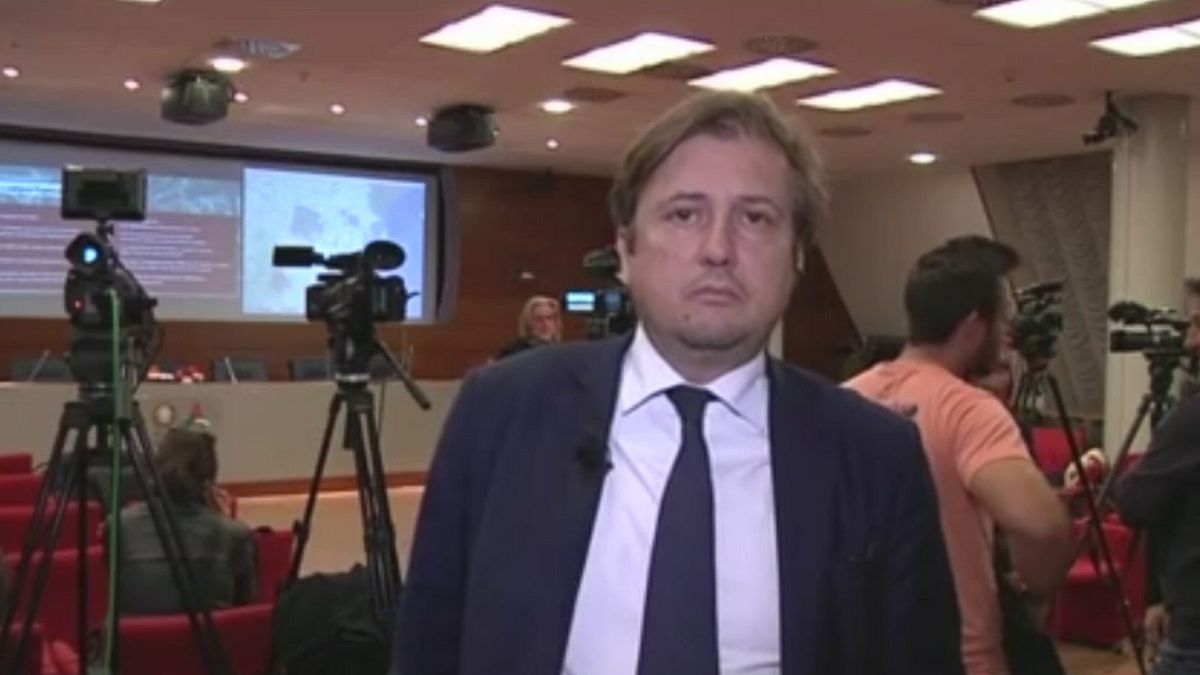 Il viceministro della Salute Pierpaolo Sileri al Tg4: "Noi siamo stati i primi a fare blocchi dei voli della Cina, la diffusione di un virus non conosce confini, dobbiamo contenere i focolai"