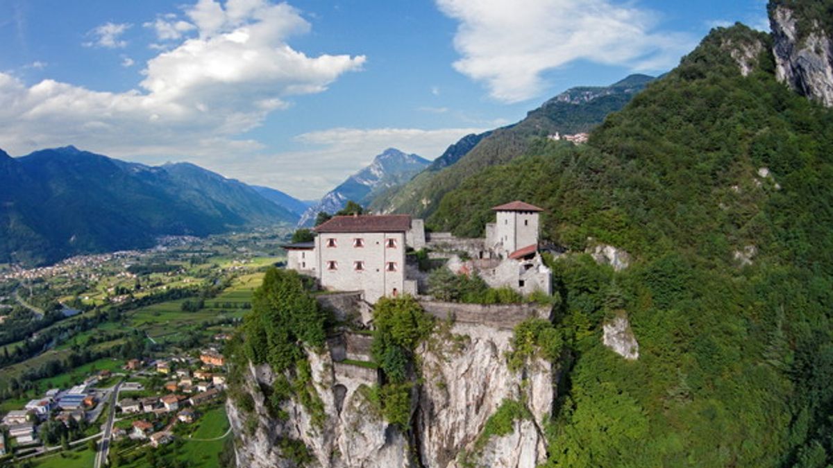 Bondone, Castel San Giovanni