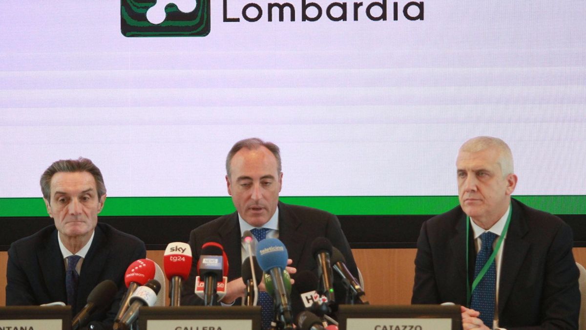 Luigi Cajazzo in conferenza stampa con Gallera e Fontana