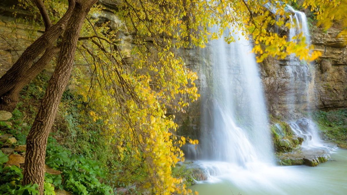 La cascata delle Due Rocche