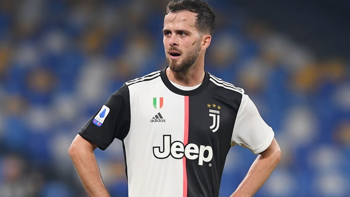 PJANIC 6 – In crescita rispetto alla semifinale, molto più vicino all’idea che Sarri ha del regista anche se si perde alla distanza.  Dal 29’ st BERNARDESCHI 5,5 – Sia lui sia il suo allenatore devono ancora capire bene che tipo di giocatore sia. 