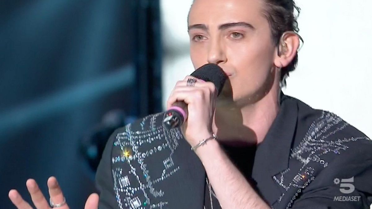 "Amici speciali”, il commovente ritorno di Michele Bravi: "Un onore per me essere qui"