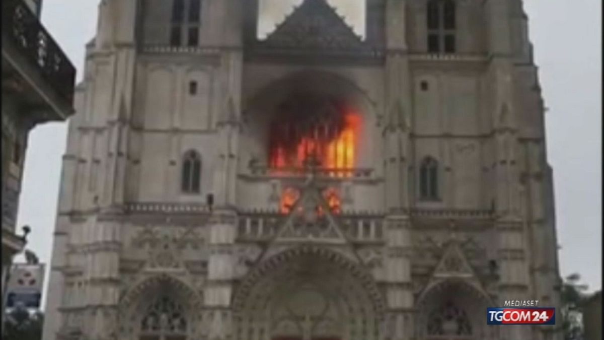 Nantes, in fiamme la storica cattedrale: è doloso