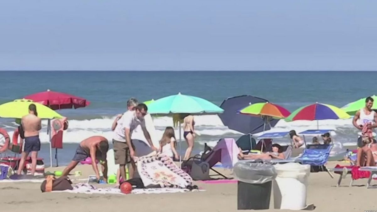 Fase 3, tutti in spiaggia senza protezioni