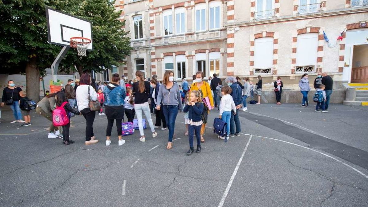  In Francia 12 milioni di studenti tornano in classe 