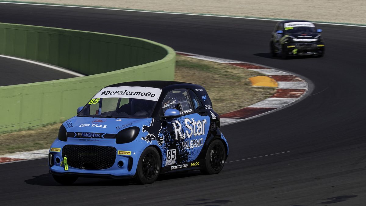 C’è la RStar Palermo con il suo pilota, Giuseppe De Pasquale, in testa alle qualifiche del secondo weekend di smart EQ fortwo e-cup a Vallelunga. 