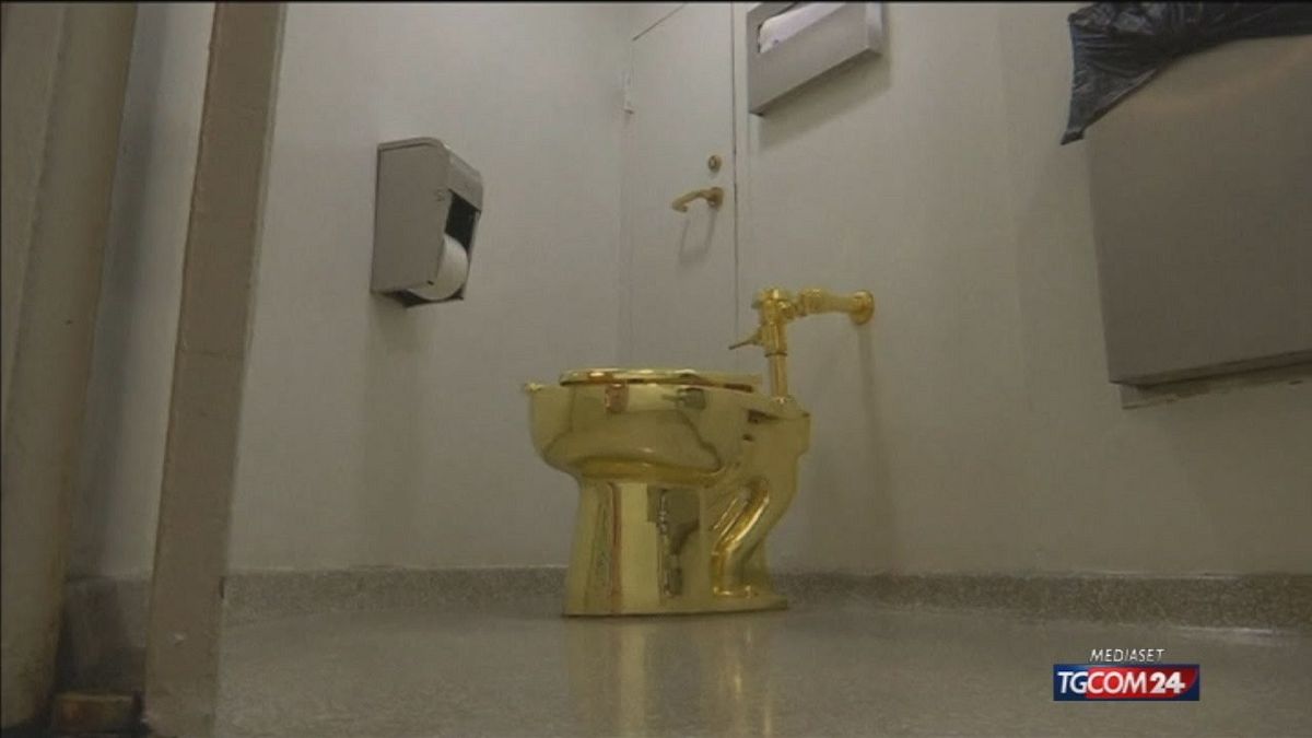 Wc d'oro di Cattelan