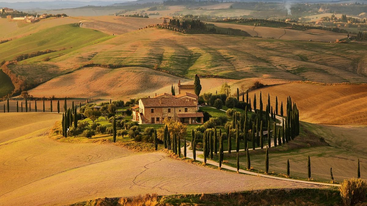  Italia: la Val d'Orcia nei suoi colori autunnali. Uno dei paesaggi più fotografati del mondo