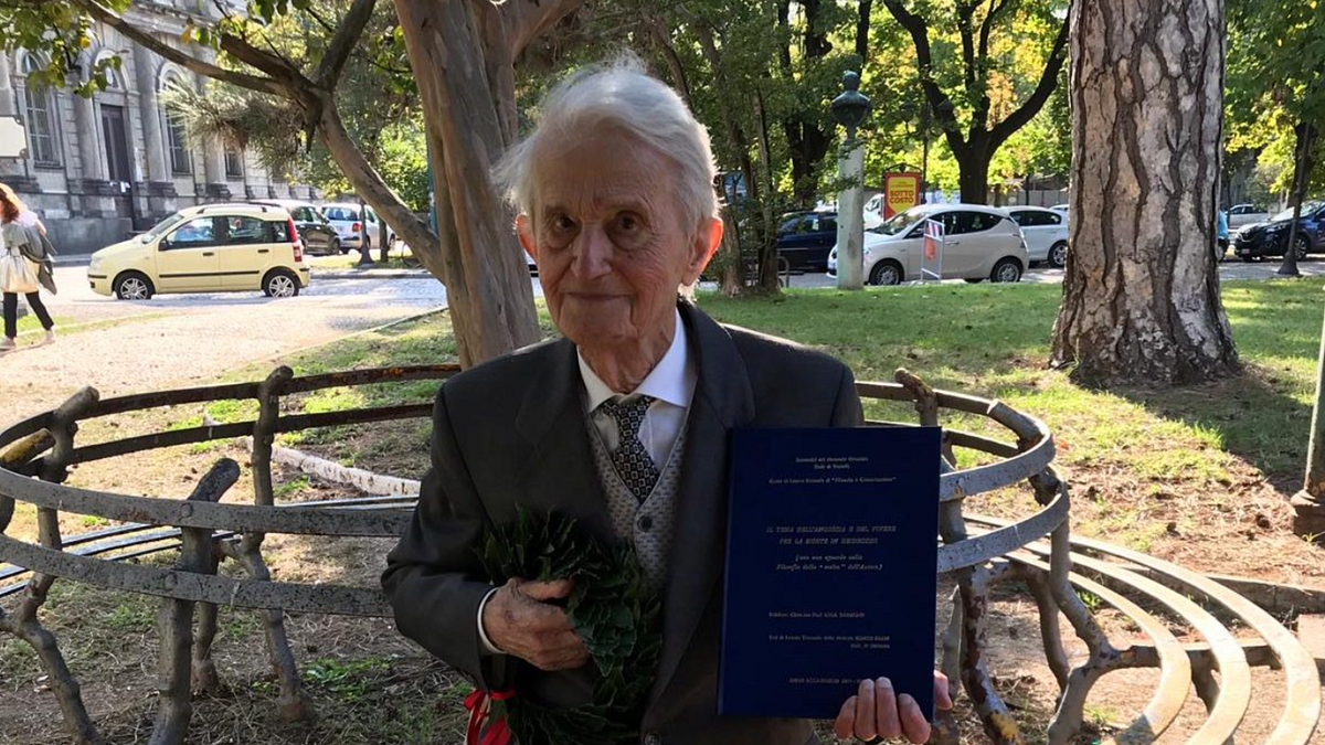 Si laurea a 94 anni per la terza volta