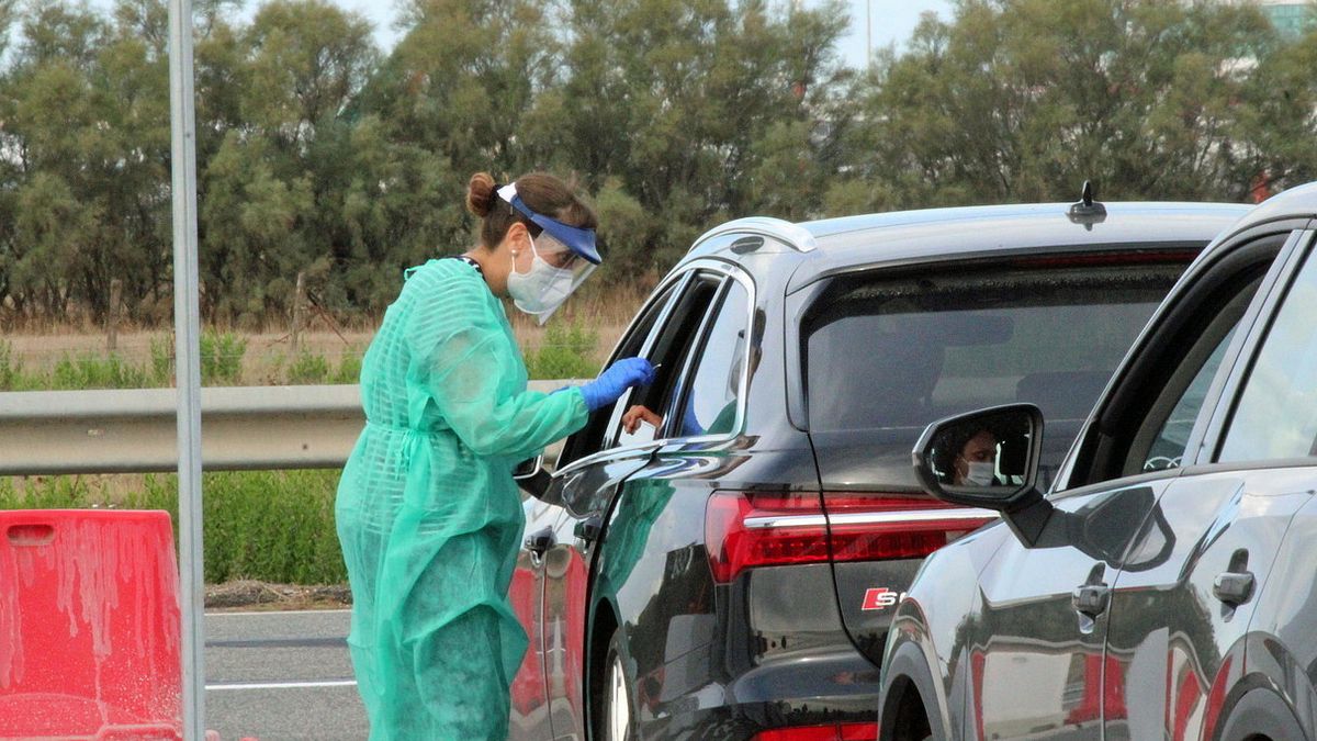 Roma, il drive-in più grande d'Italia per eseguire i tamponi