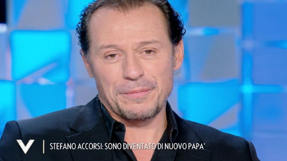 Stefano Accorsi di nuovo papà: "L'assembramento noi ce l'abbiamo a casa"