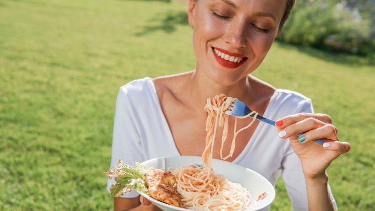 Quando ci mettiamo a dieta, la pasta è il primo alimento che "tagliamo" dal nostro menù.