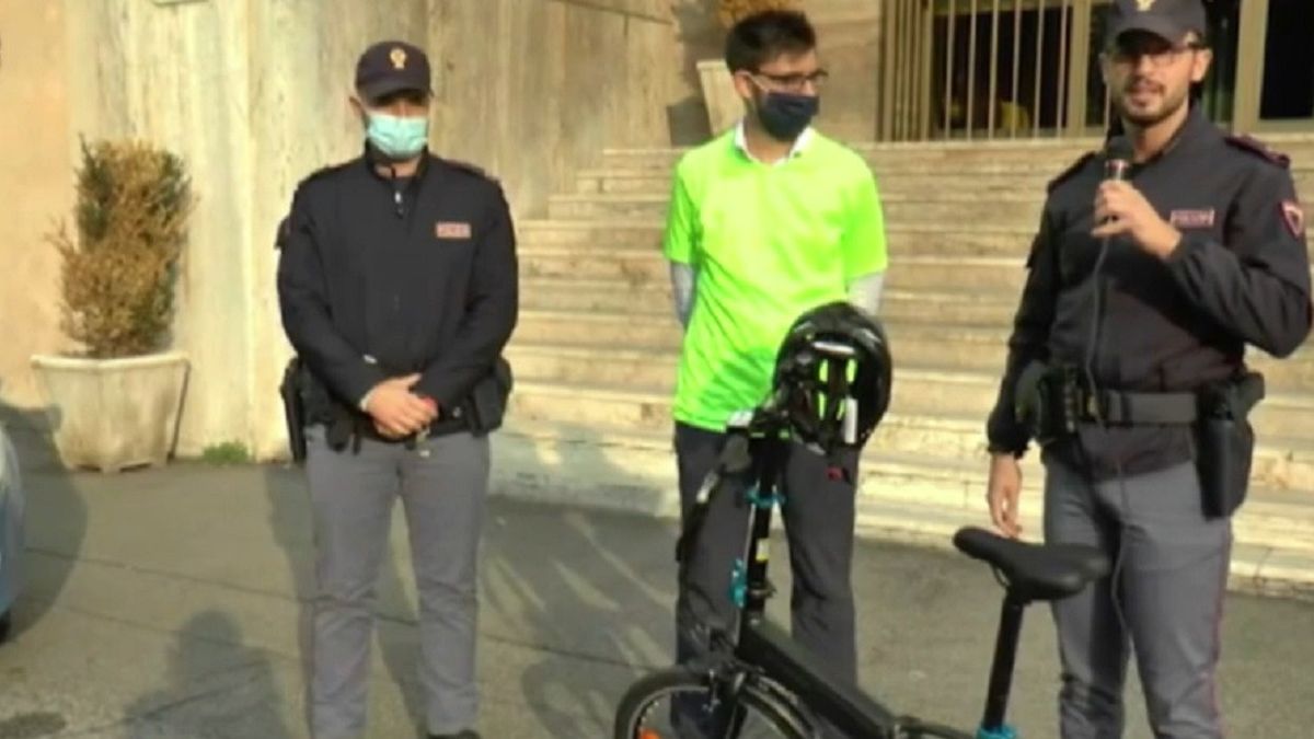 Novara: gli rubano la bici, i poliziotti gliela ricomprano