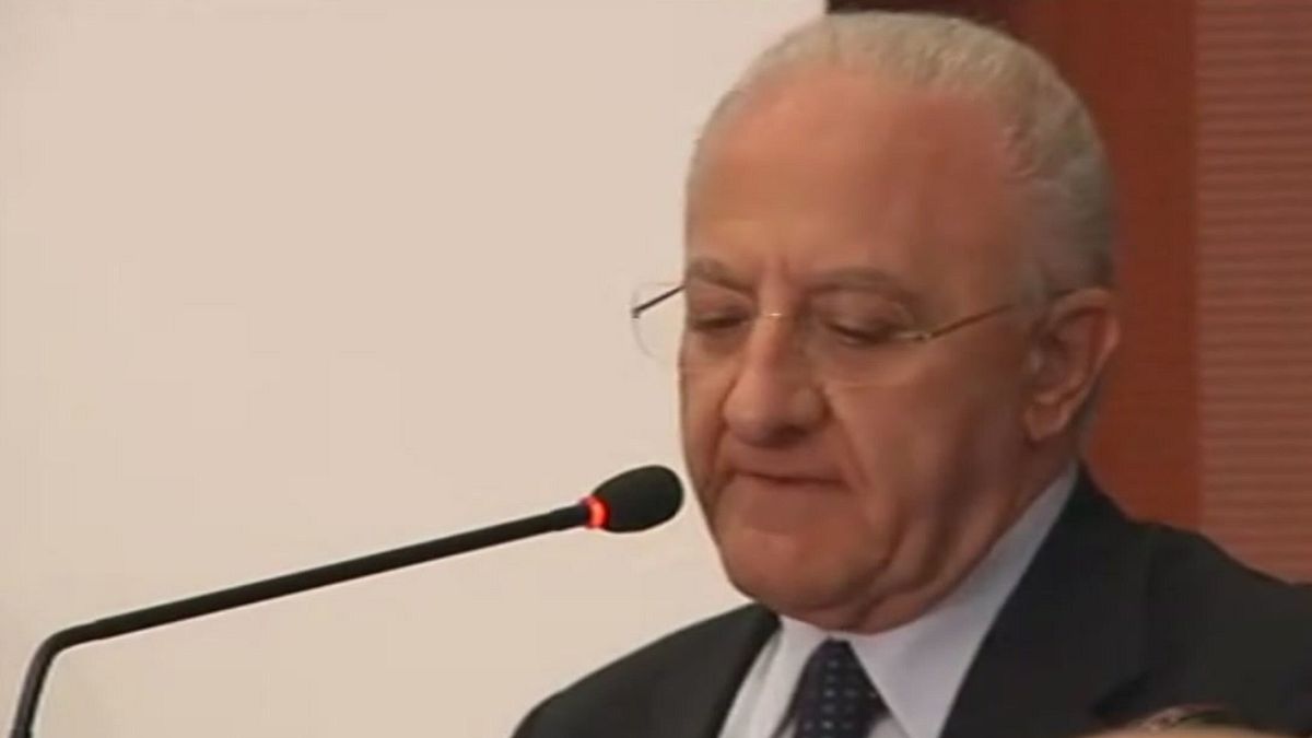 Per Renzi la "spina" De Luca