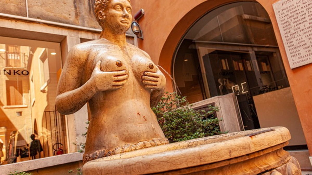  Fontana delle tette, Treviso. Dai seni della statua in particolati occasioni zampillava vino