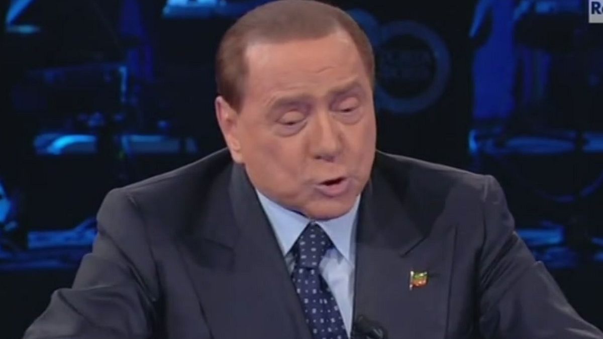 Berlusconi: "Tutti in piazza contro Renzi"