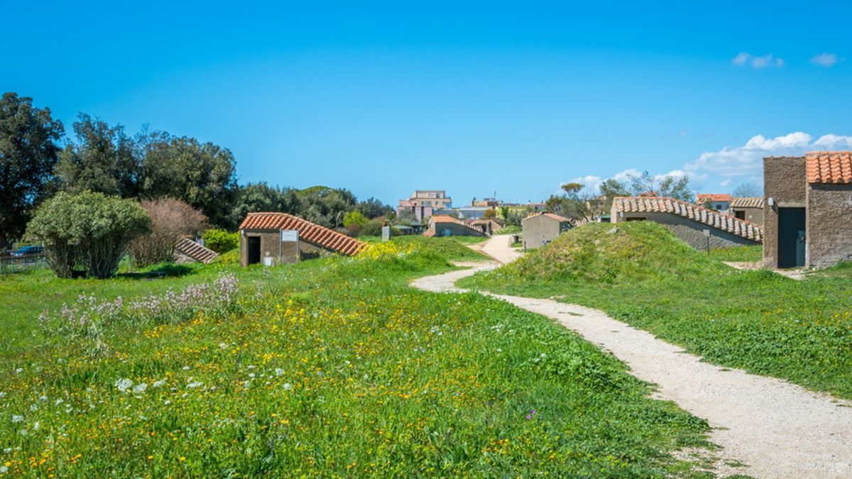 Tarquinia, l'esterno della necropoli etrusca