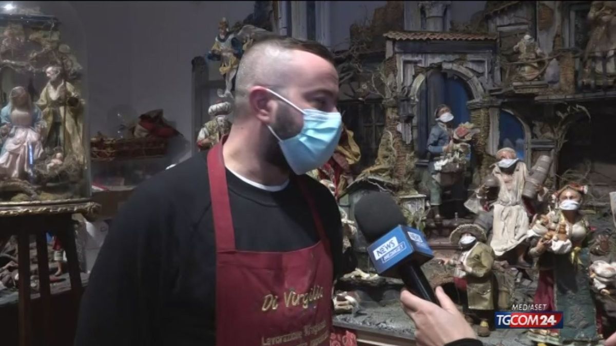 Nel presepe di Napoli statuine con la mascherina