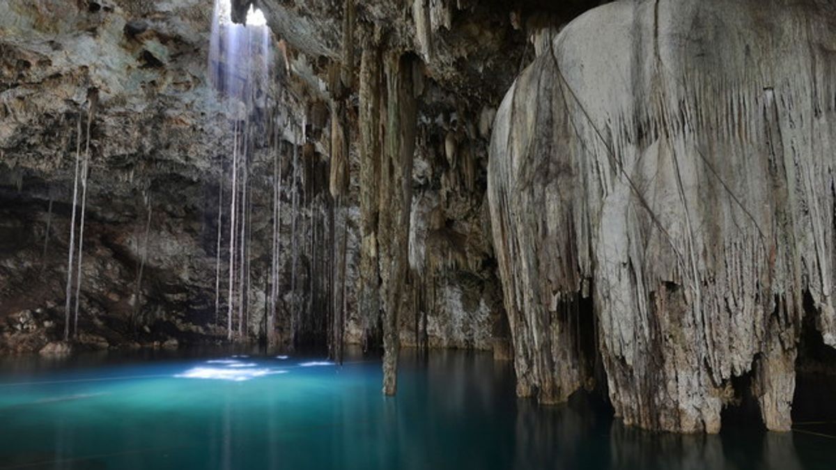 Cenote Dzitnup, Valladolid, Messico 