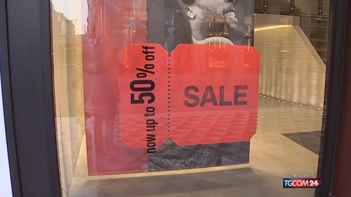 Saldi, ecco cosa comprano i milanesi