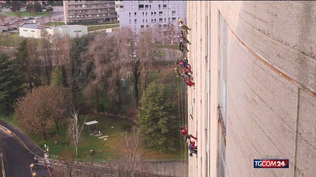 A Milano i supereroi per i bambini e i pazienti Covid