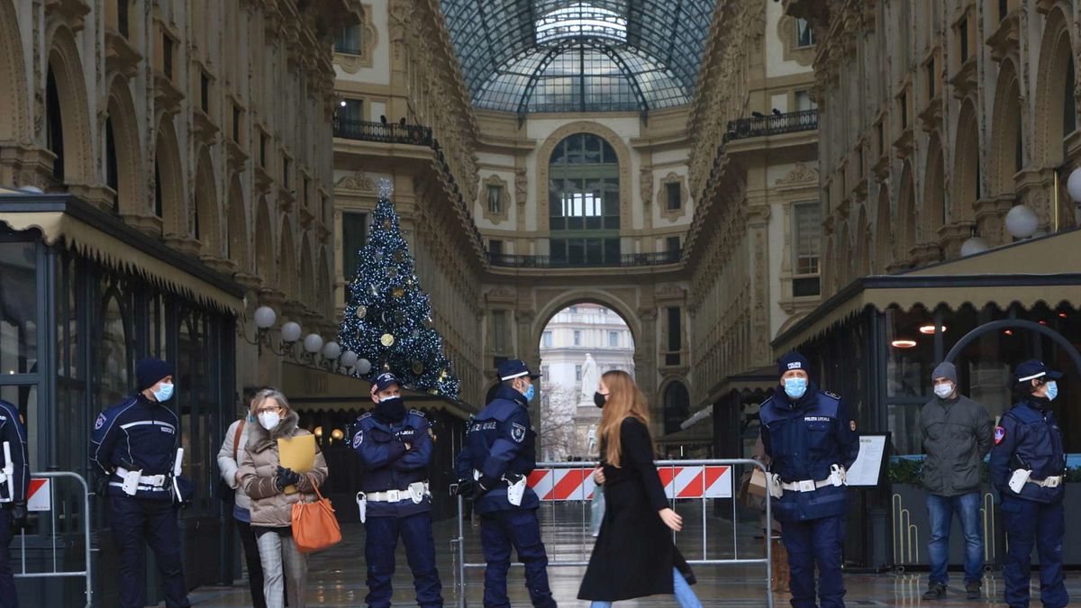 Controlli agli accessi della Galleria Vittorio Emanuele di Milano