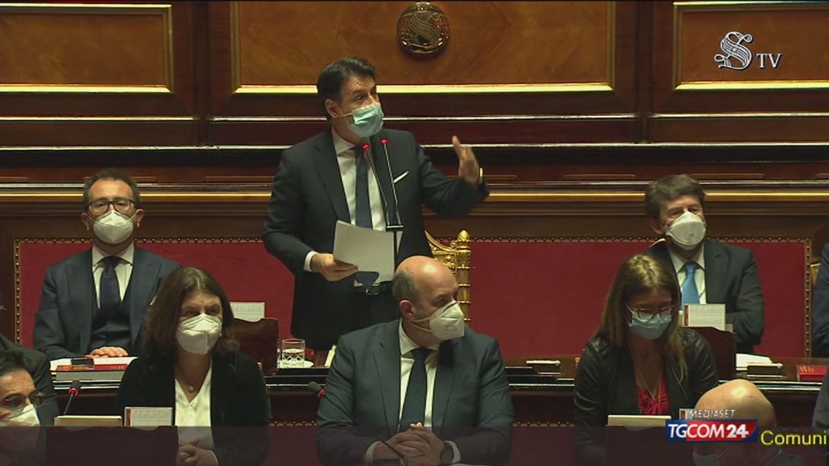 Crisi di governo, Conte in Senato: "Qui a testa alta"