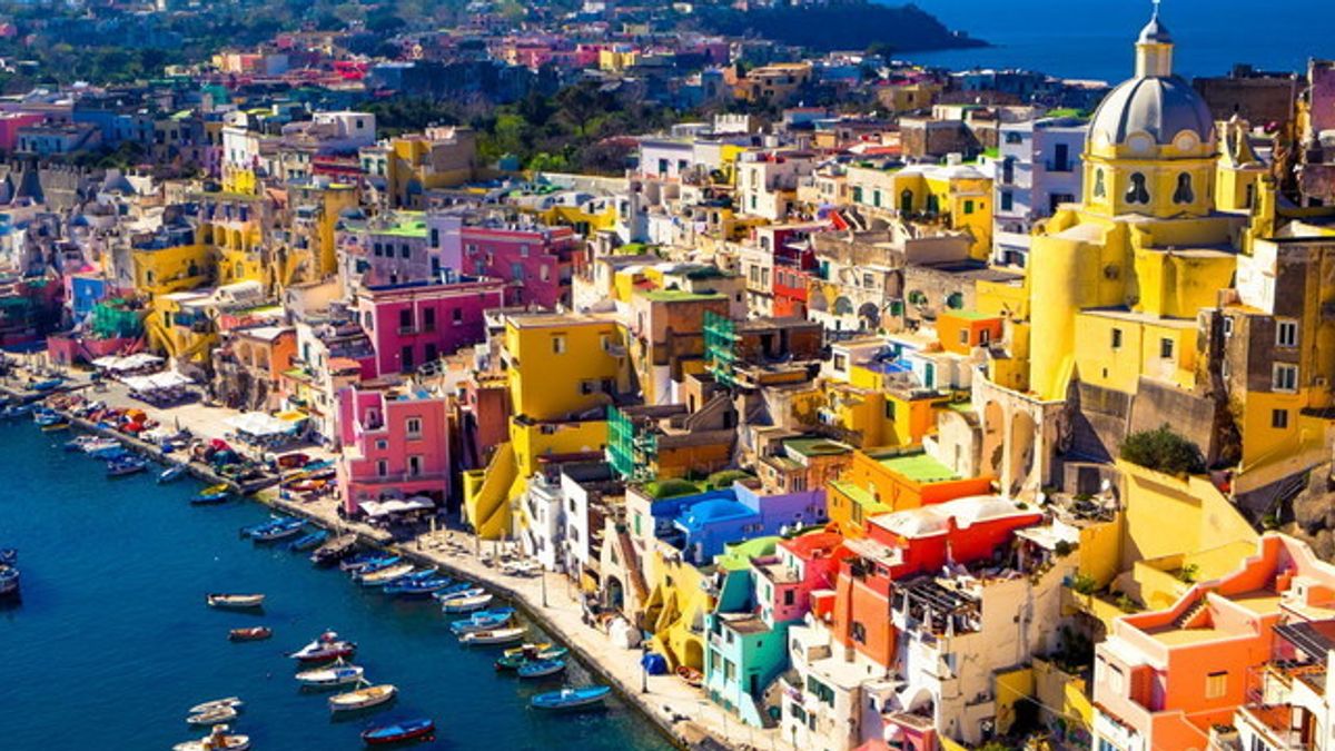 Procida: il borgo di Marina Corricella