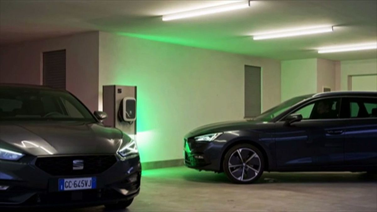 Le due Seat Leon e-Hybrid