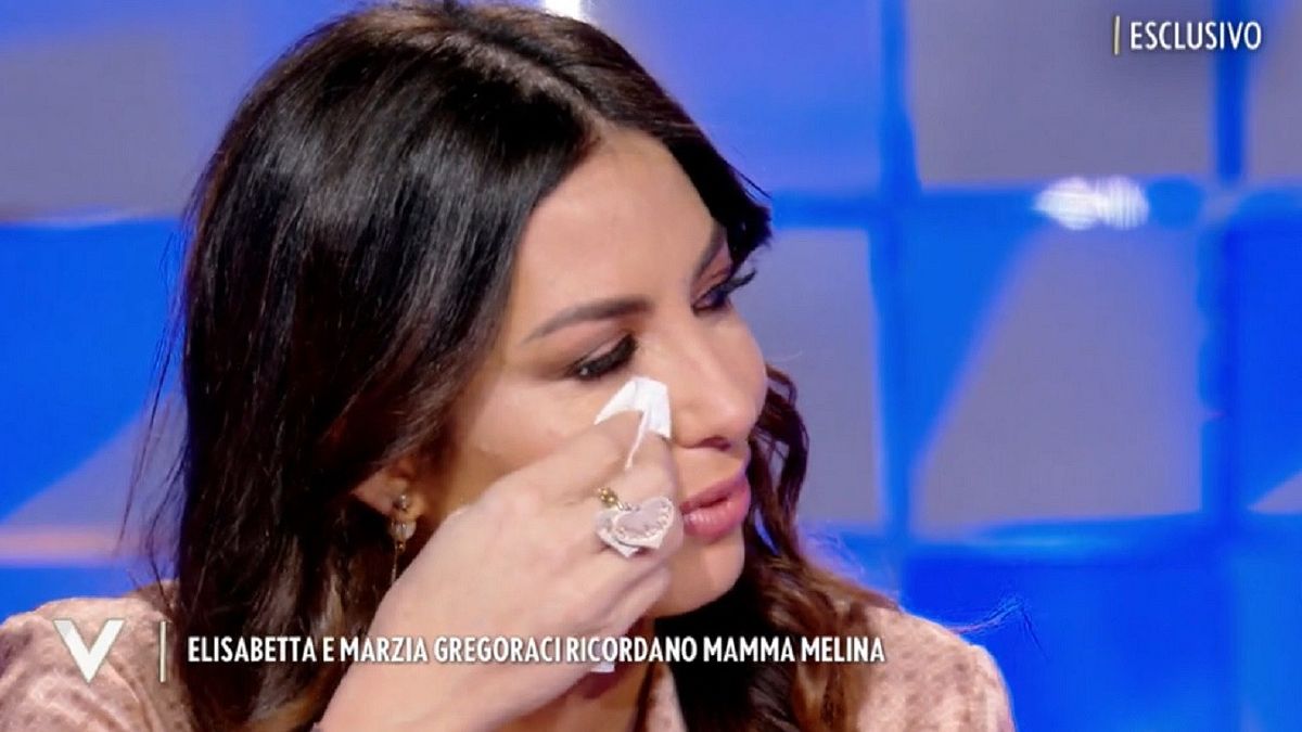 Elisabetta Gregoraci e la sorella ricordano la mamma, in lacrime anche Silvia Toffanin