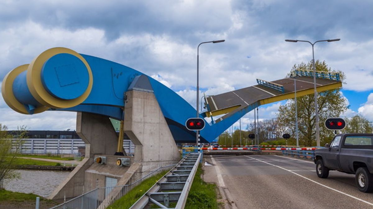  Il più volante: Slauerhoffbrug, Leeuwarden, Olanda