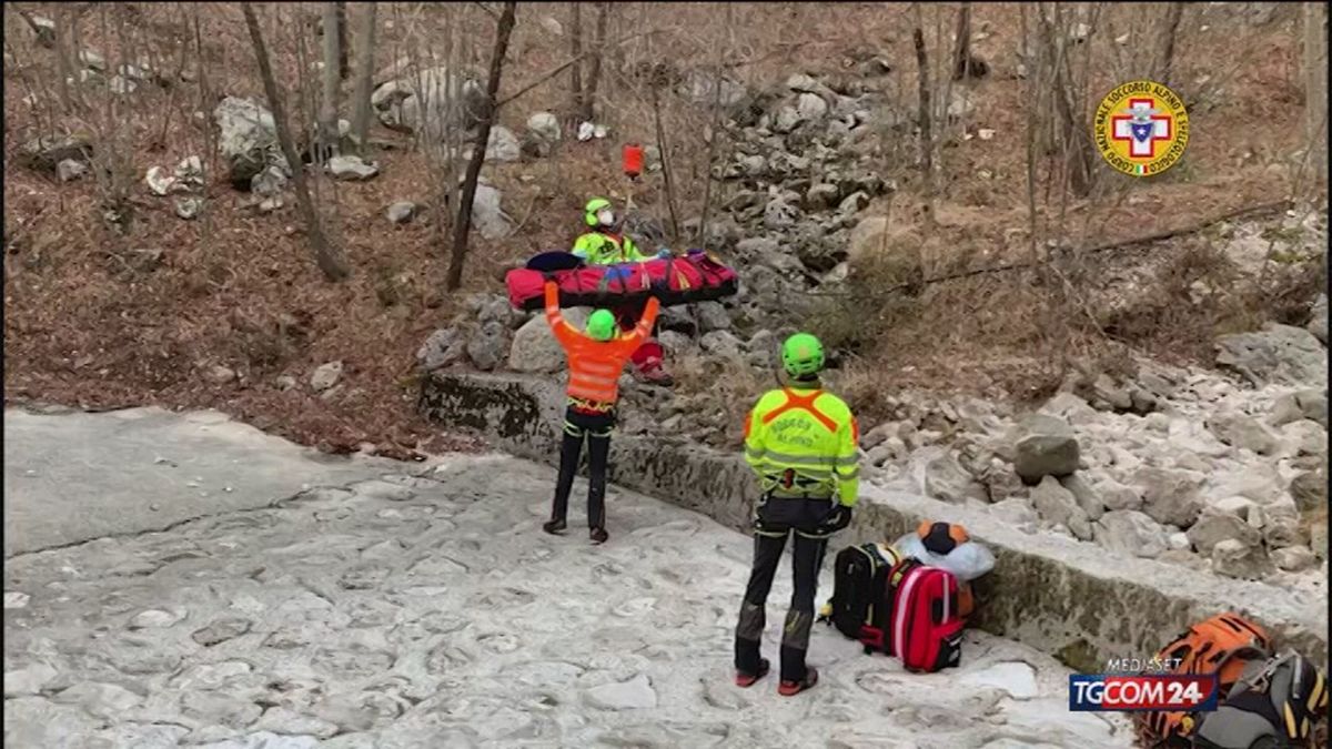 Sopravvive 7 giorni ferito in montagna