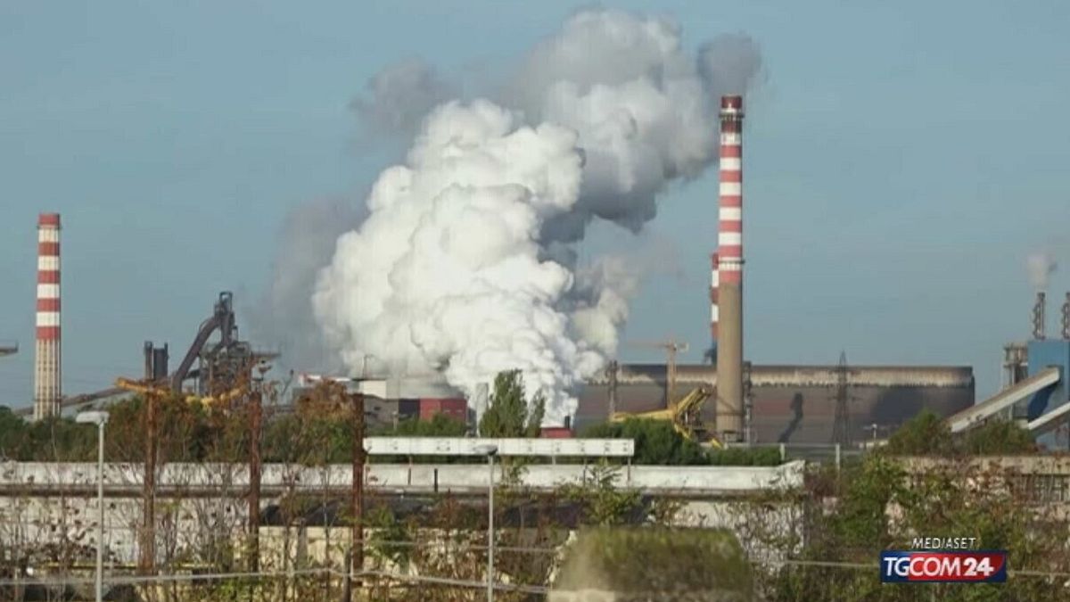 Ex Ilva, Patuanelli: "Lo Stato è pronto a fare la sua parte"