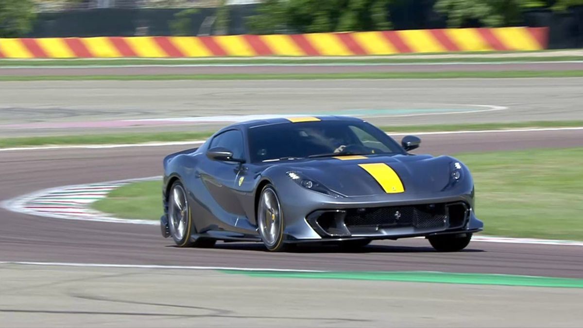 Ferrari 812 Superfast e… super light