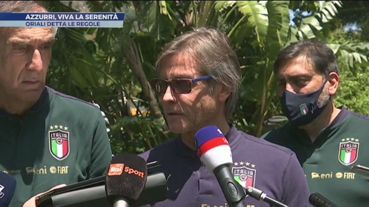 Oriali detta le regole in... azzurro