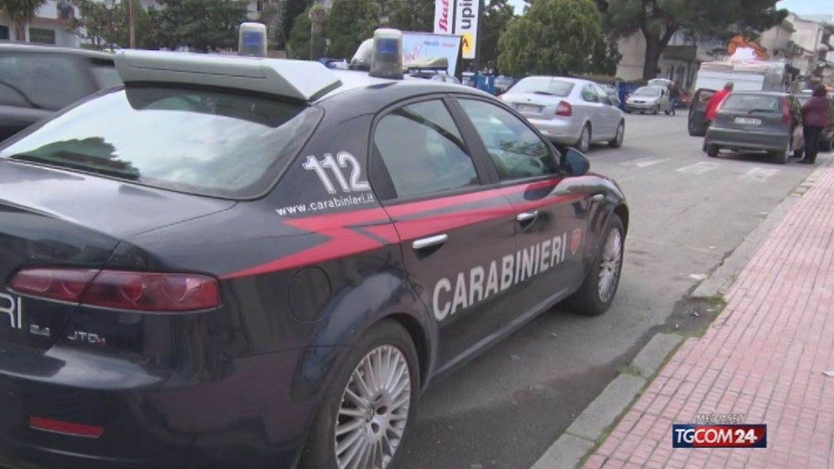 Locri, carabinieri sequestrano due scuole pubbliche