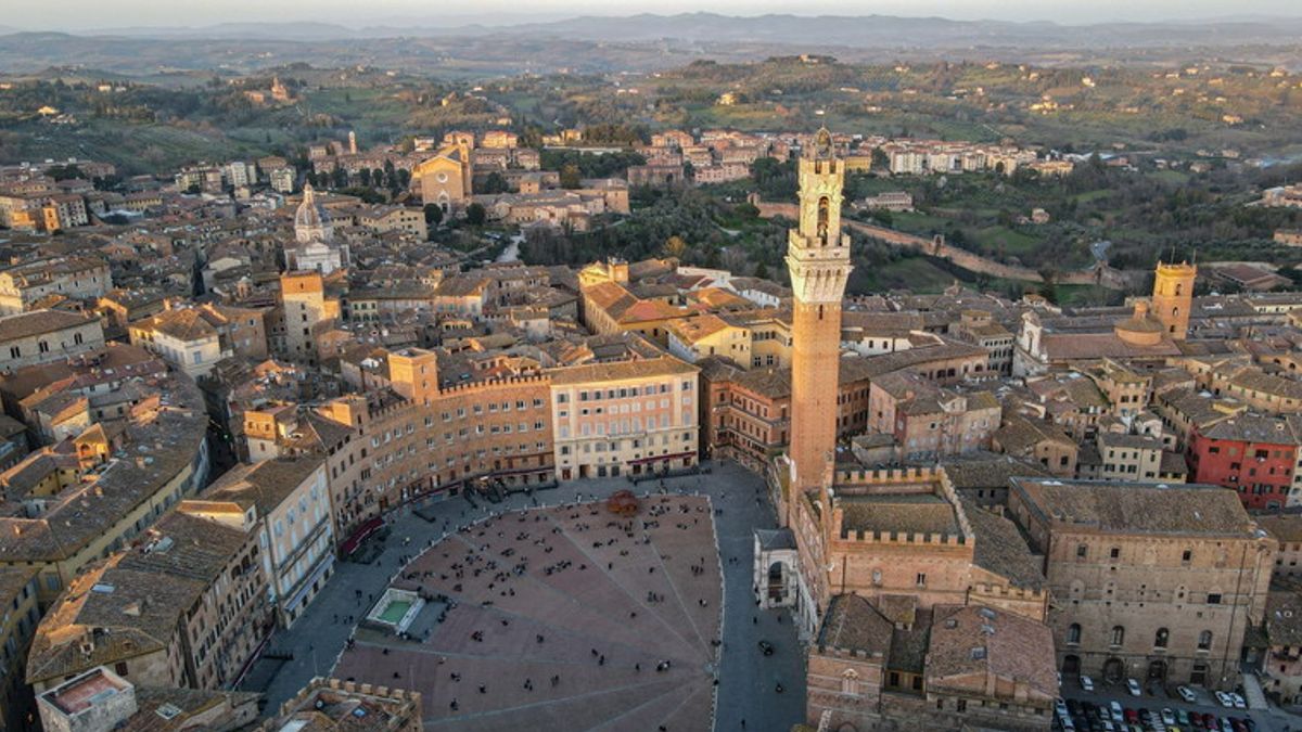  Siena  Piazza del Campo vista dall'alto